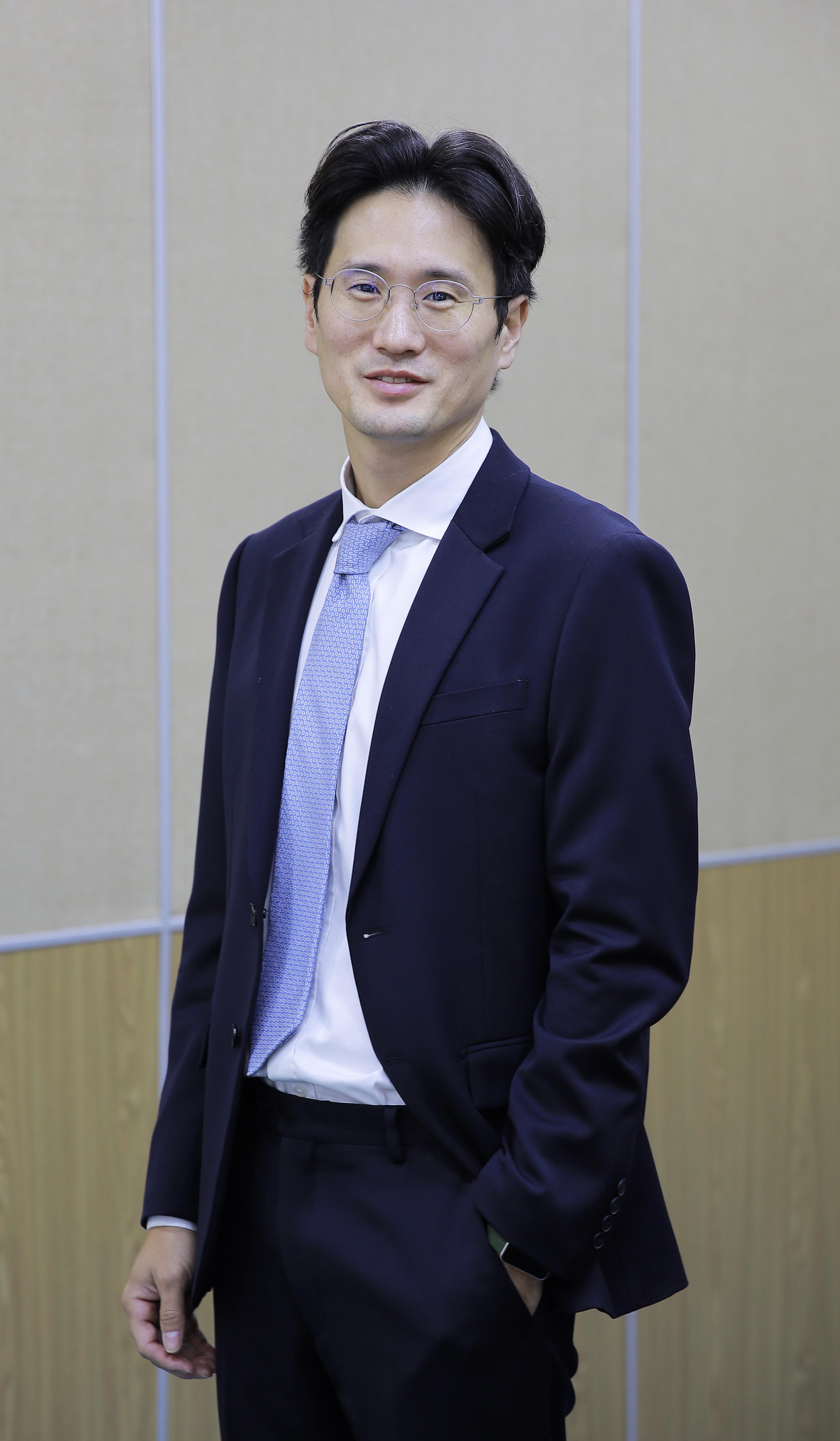 Господин Jung Seungwan